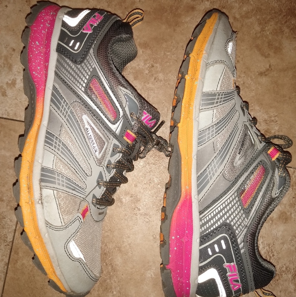 Women's FILA SHOES(size 8.5)